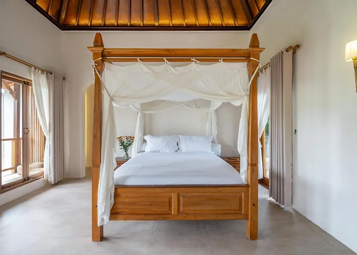 Ixora - Exquisite 3br In Berawa,canggu Villa *