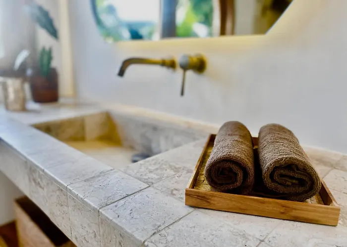 Ixora - Exquisite 3br In Berawa,canggu Villa Canggu