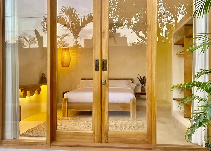Ixora - Exquisite 3br In Berawa,canggu