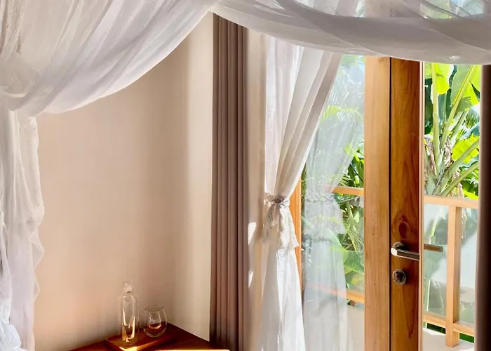 Ixora - Exquisite 3br In Berawa,canggu Villa