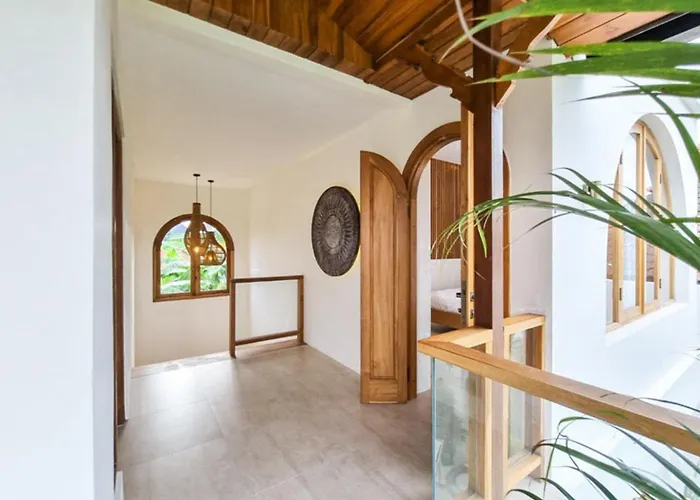 Ixora - Exquisite 3br In Berawa,canggu *